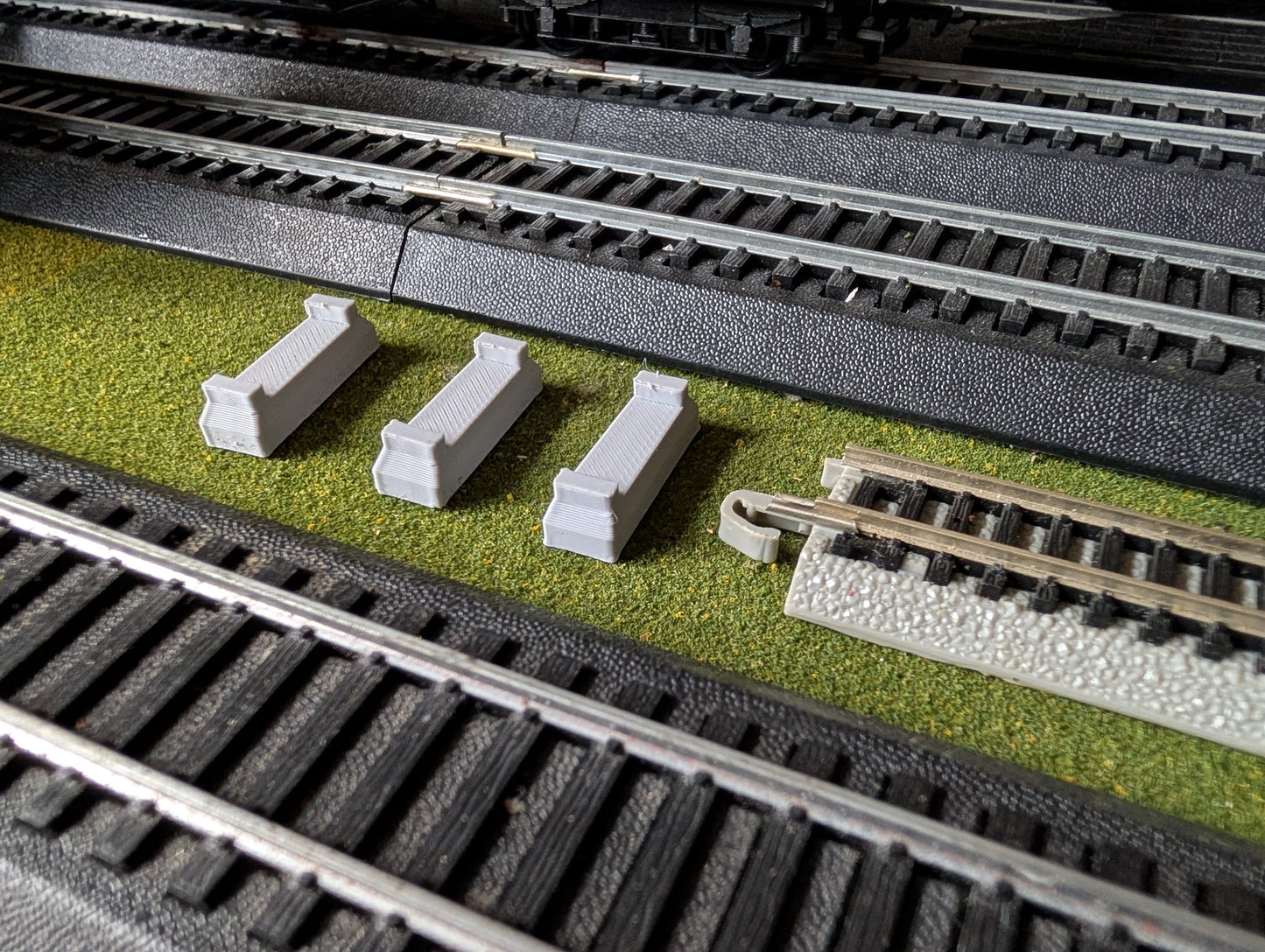 N Scale Gray EZ Track to Standard Support 12 Pack